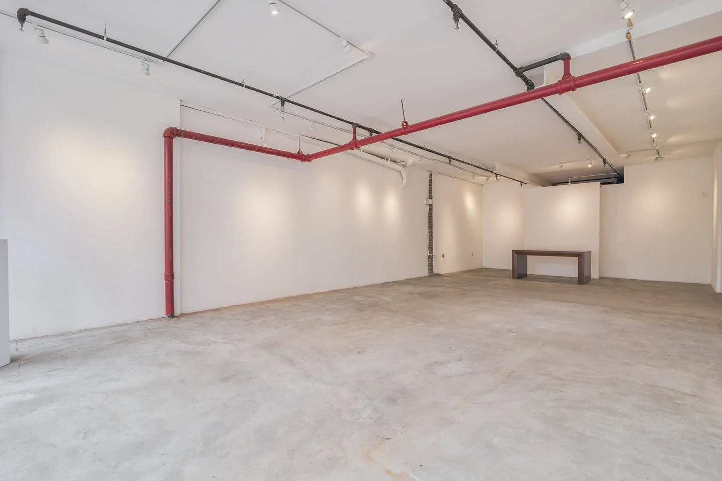 Charming Bowery Gallery on Broome Street, New York — 5