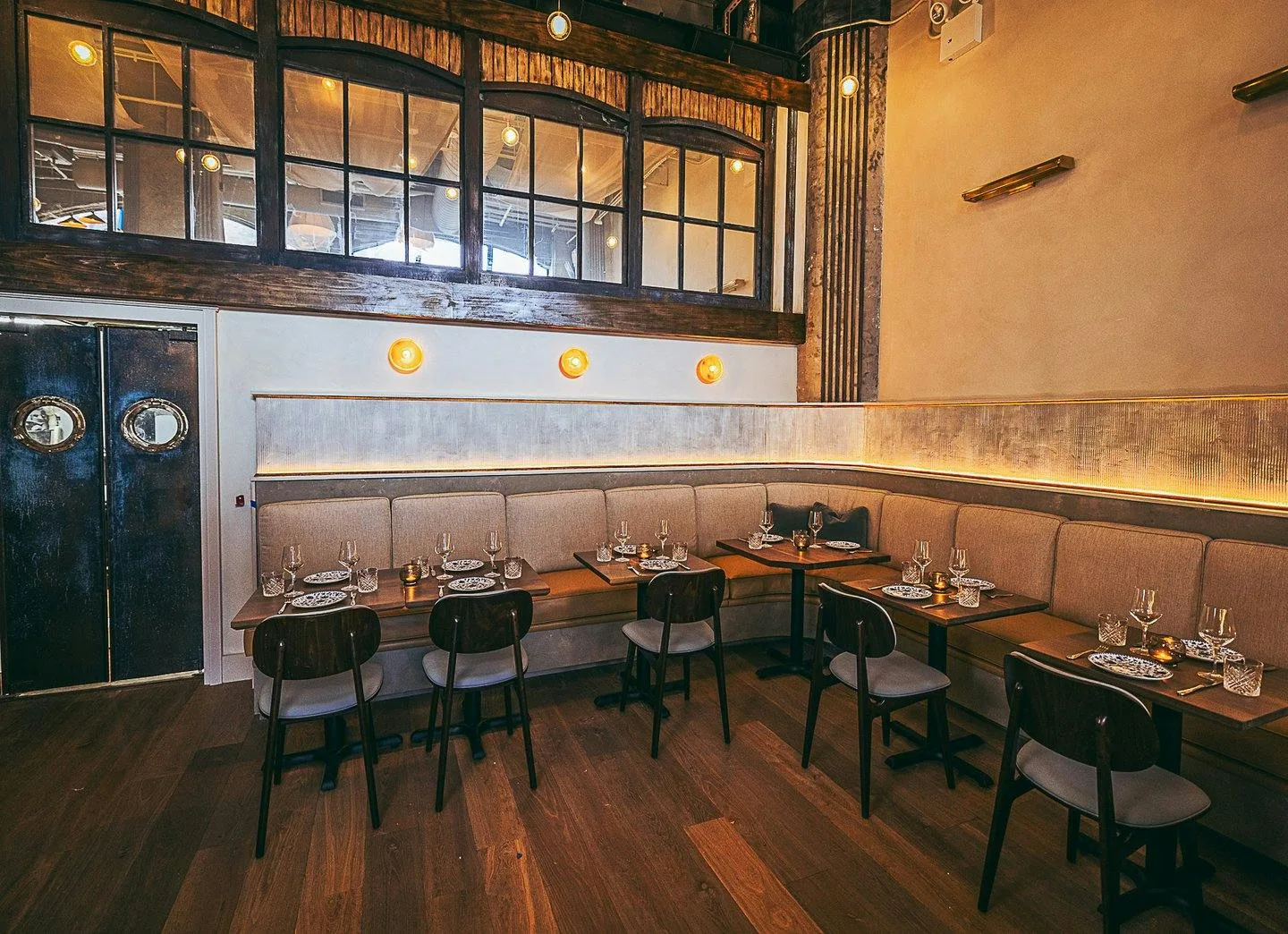 Charming Brooklyn Restaurant and Lounge in DUMBO — 3