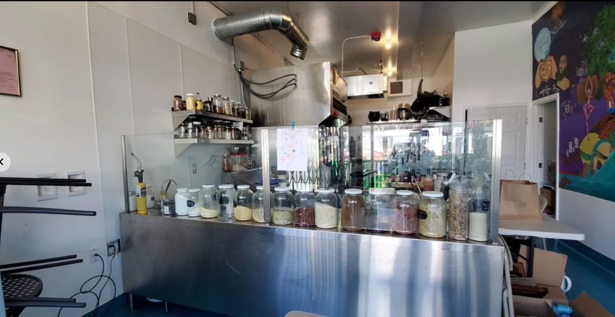 Charming Cafe Space for Your Food Venture, 52 sqm, pop up store in Oakland