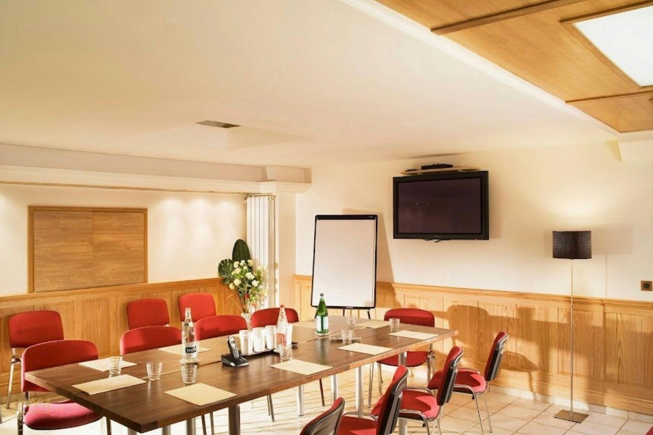 Charming Paris Meeting Space in the 17th Arrondissement, 70 sqm, showroom presentation, pop-up rental
