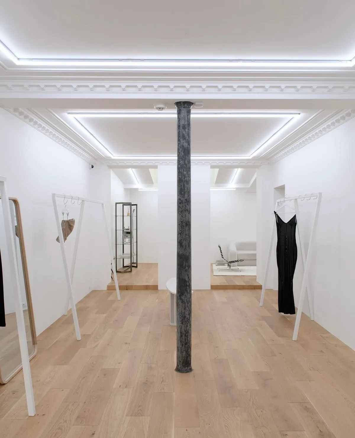 Charming Showroom Space in Parisian Courtyard, 70 sqm, showroom presentation, pop-up rental