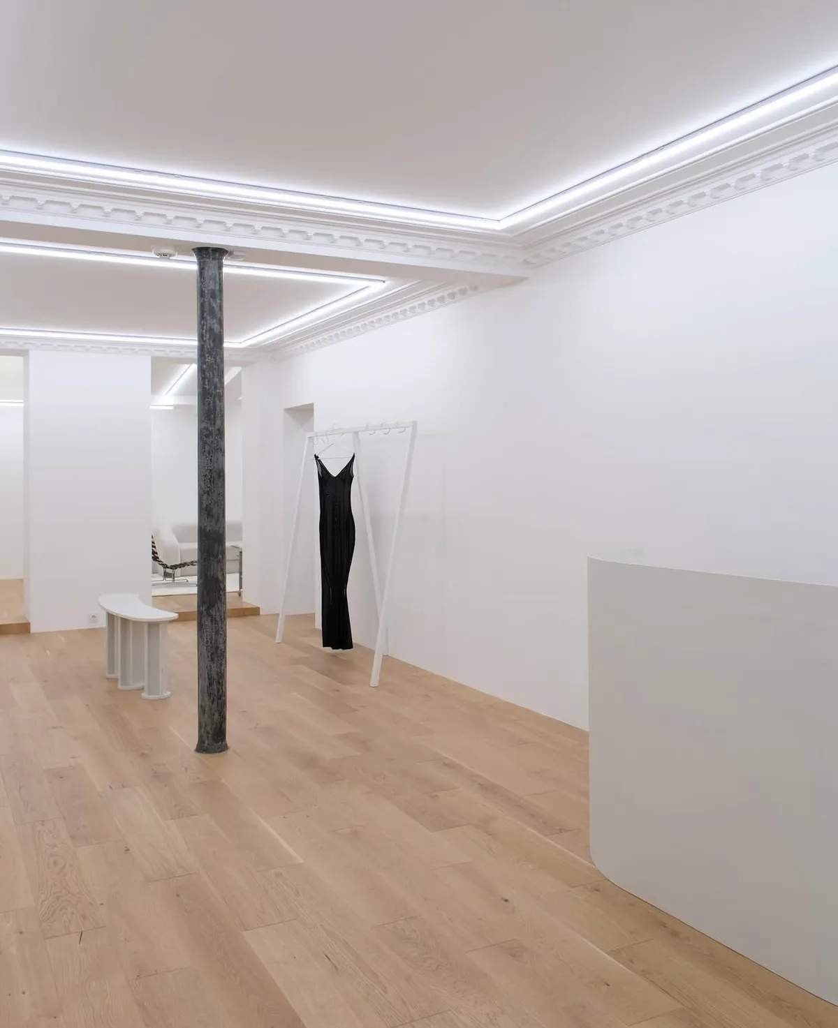 Charming Showroom Space in Parisian Courtyard, 70 sqm, showroom presentation, pop-up rental, interior view