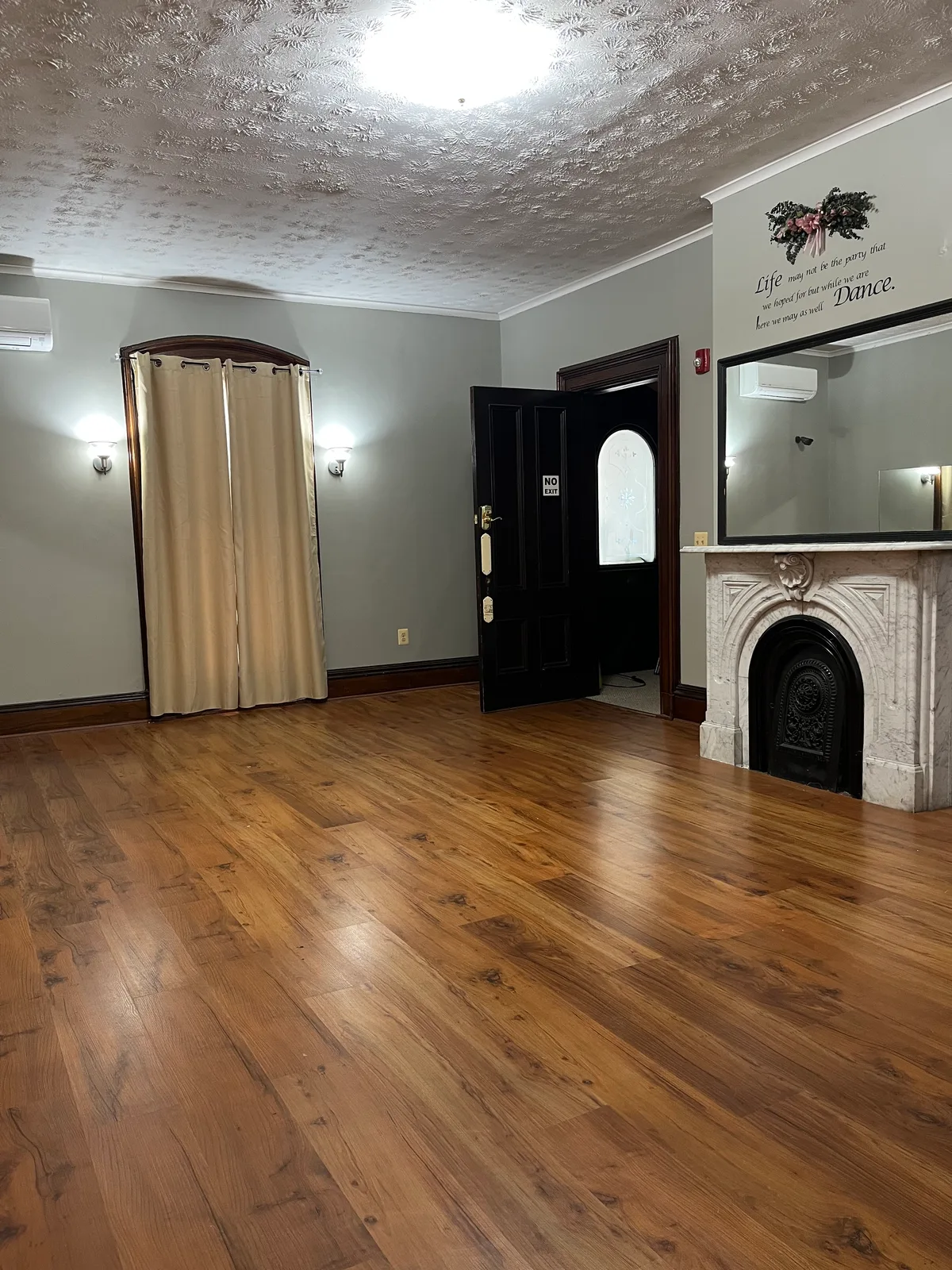 Charming Studio Space for Rent with Shared Amenities, 74 sqm, showroom presentation, pop-up rental in Enfield, additional in…