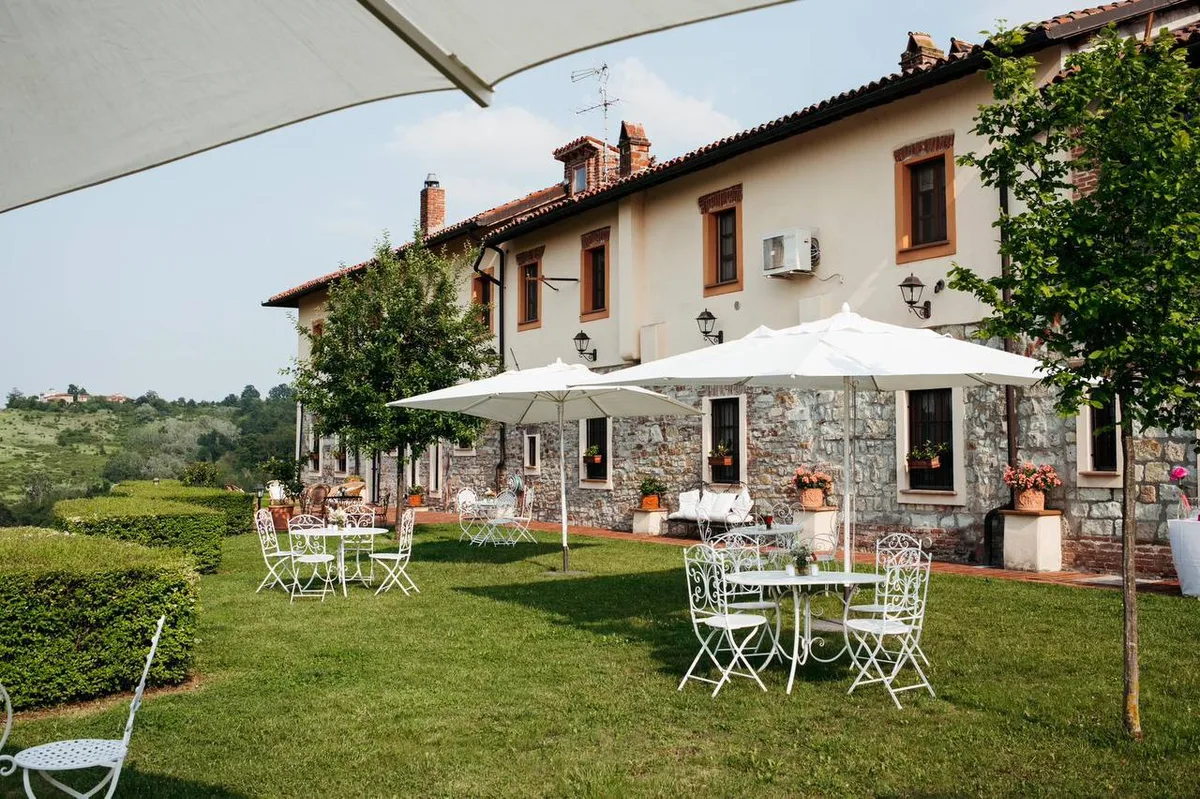 Charming Tenuta Il Galletto in Monferrato Hills, 1000 sqm, photo shoot, pop-up rental in Casale Monferrato, interior view