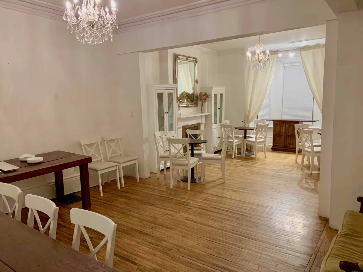 Charming Victorian Event Venue on Queen Street East, 65 sqm, pop up store in Toronto
