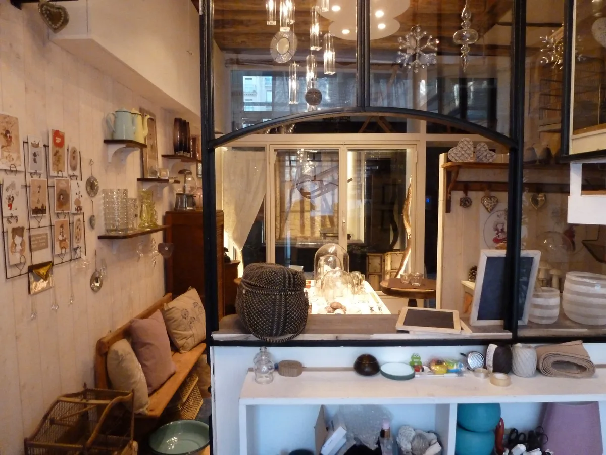 Charming Vintage Boutique Space in Central Paris, 20 sqm, pop up store