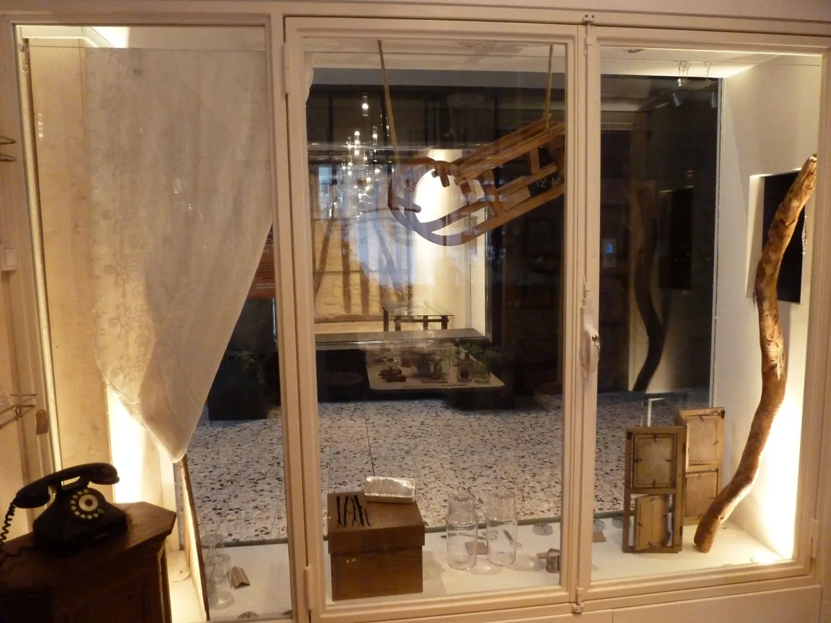 Charming Vintage Boutique Space in Central Paris, 20 sqm, pop up store, interior view