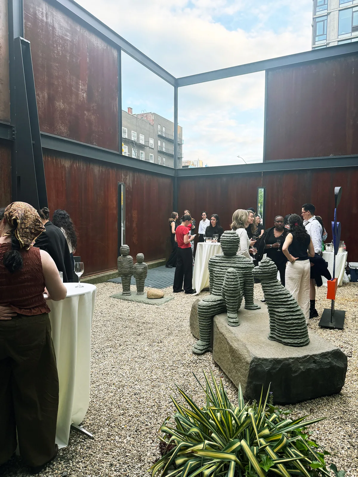 Chelsea Gallery Event Space for Creative Gatherings, 95 sqm, art exhibition, pop-up rental in New York, interior view