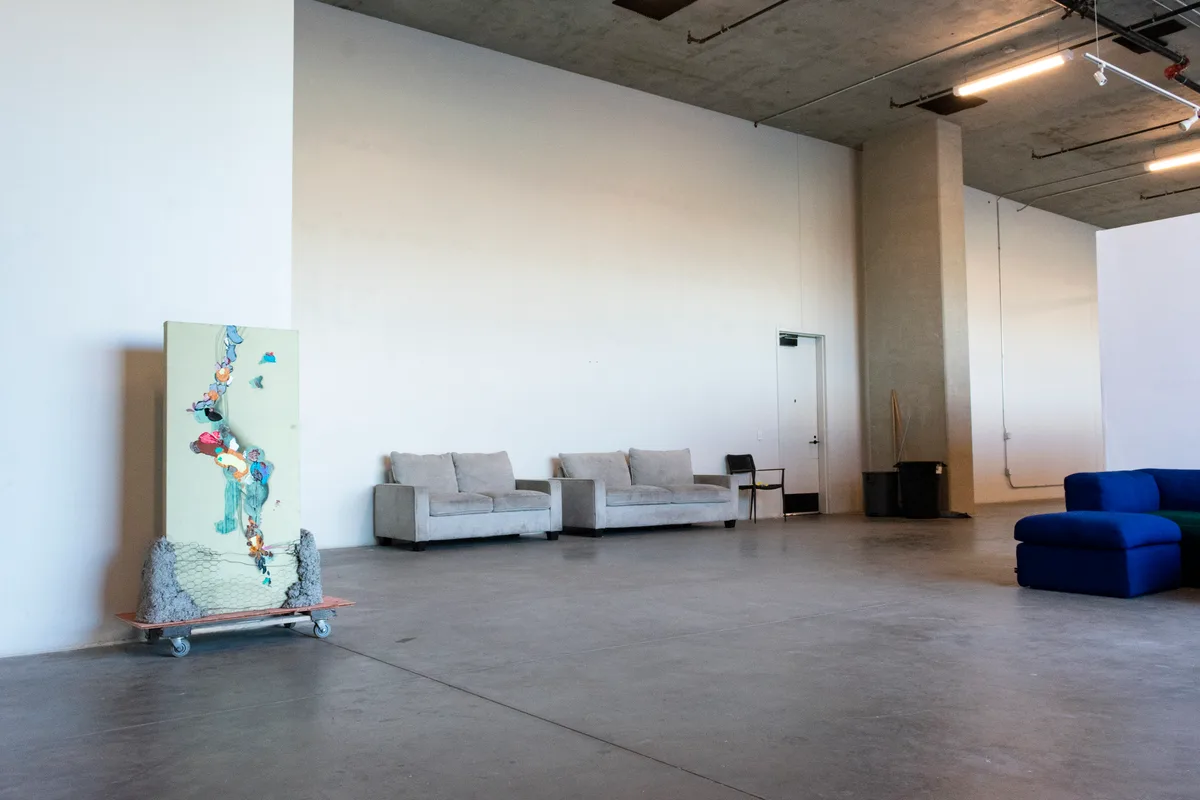 Chic Designer Loft with Rooftop Access, 318 sqm, art exhibition, pop-up rental in Los Angeles, second interior view