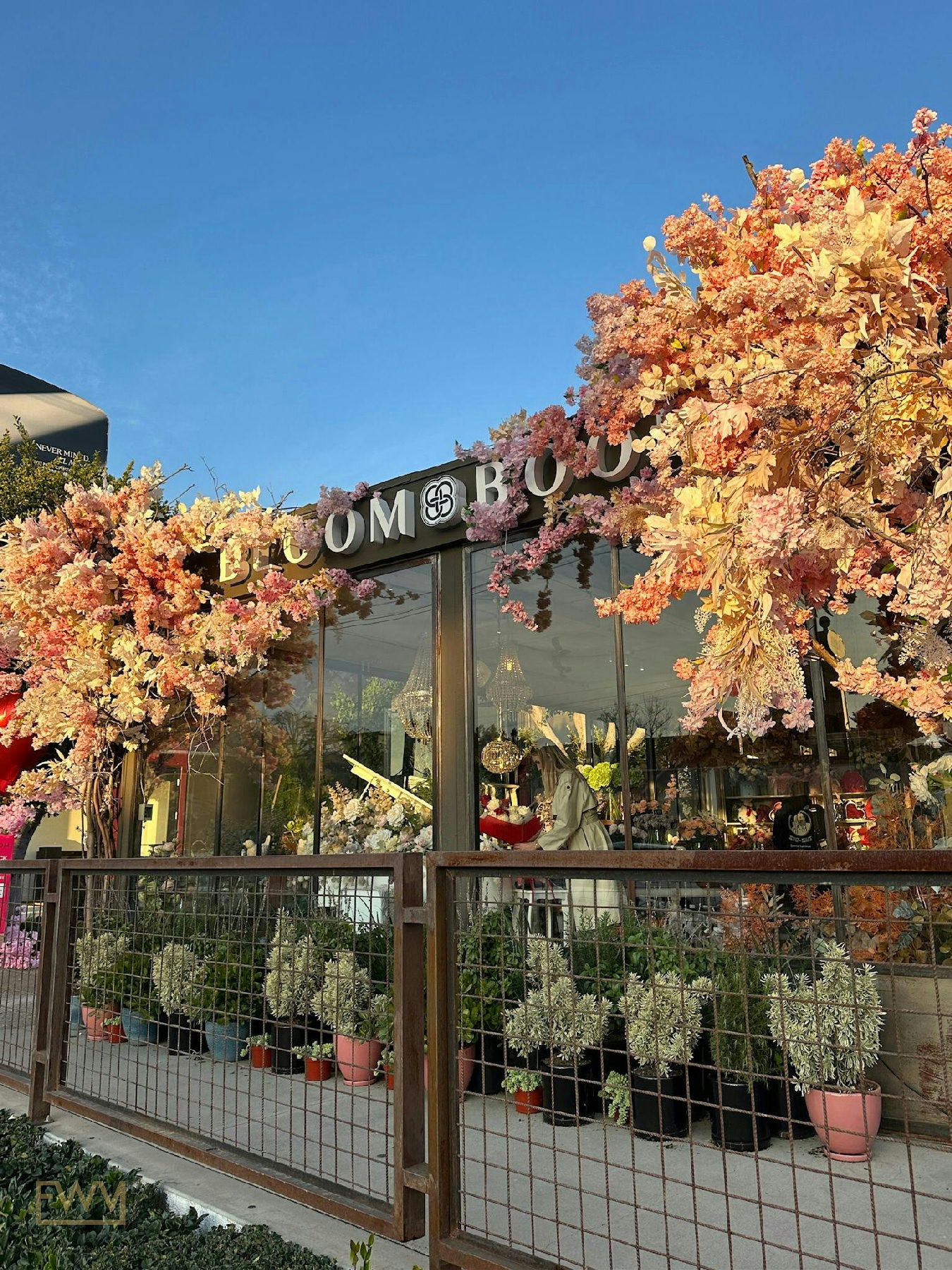 Chic Showroom and Event Space on North La Cienega Boulevard, 102 sqm, pop up store in Los Angeles