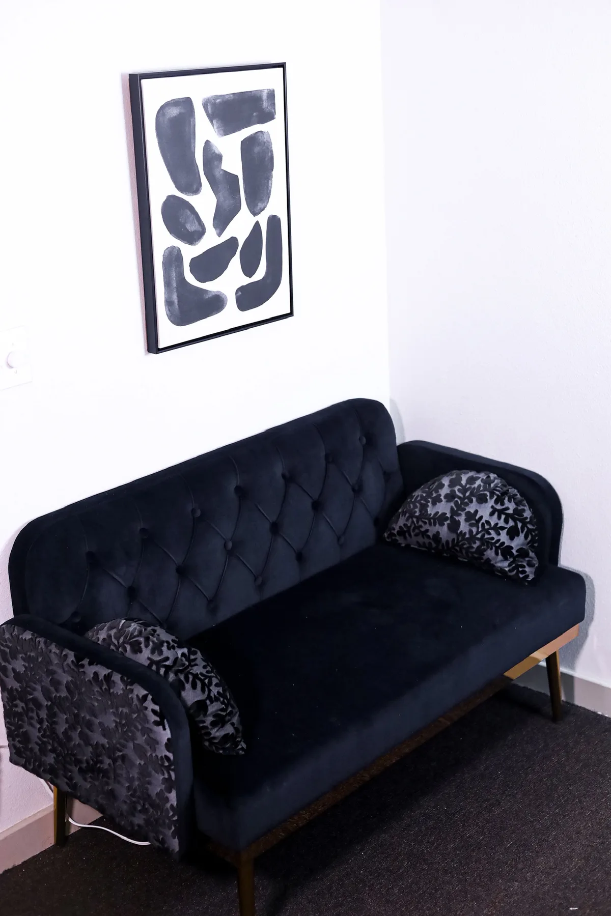 Chic Stylist Studio Space with Premium Amenities, 28 sqm, showroom presentation, pop-up rental in San Antonio, third interio…