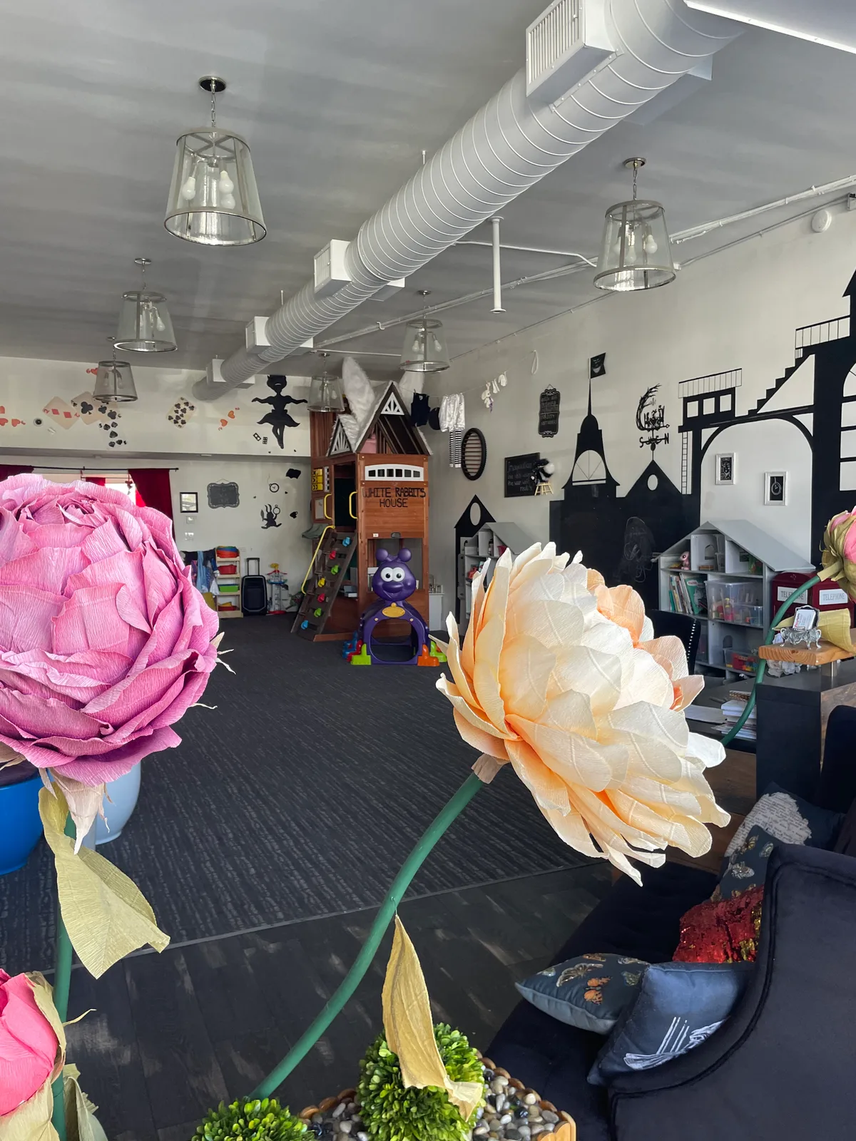 Children's Party Venue in Sherman Oaks, 93 sqm, private event, pop-up rental in Los Angeles, interior view