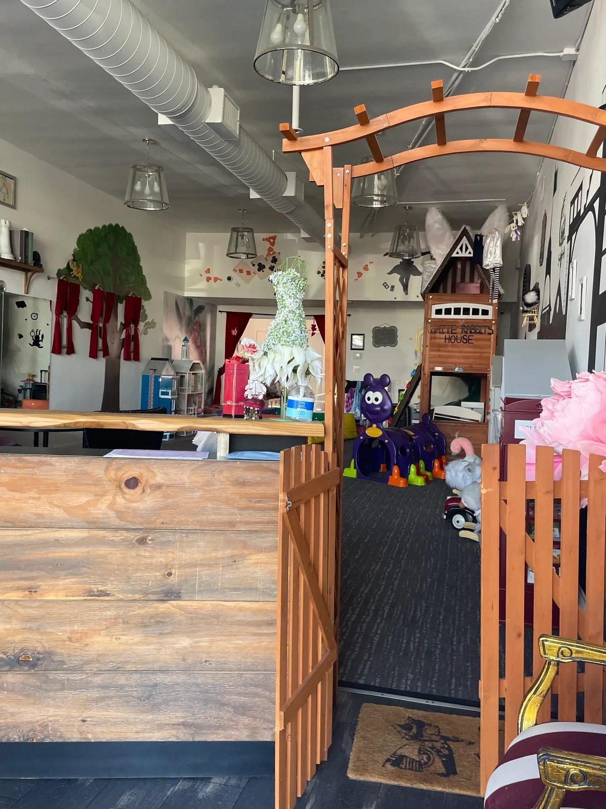 Children's Party Venue in Sherman Oaks, 93 sqm, private event, pop-up rental in Los Angeles, additional interior view