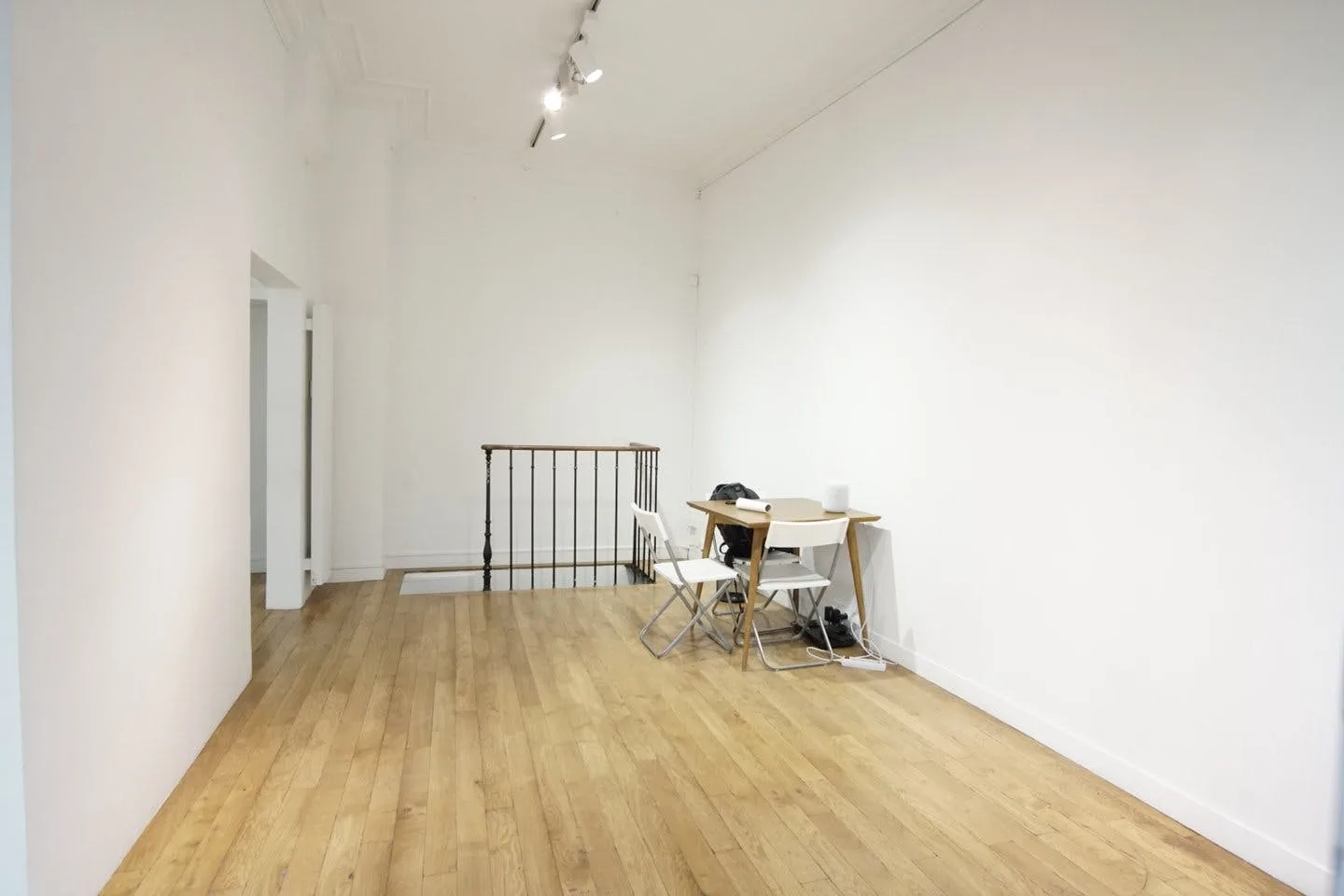 Classic 60 sqm Showroom and Gallery in Le Marais, Paris — 4