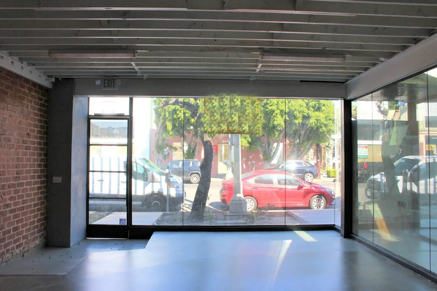 Classic Retail Space on Prime Melrose Avenue — 2