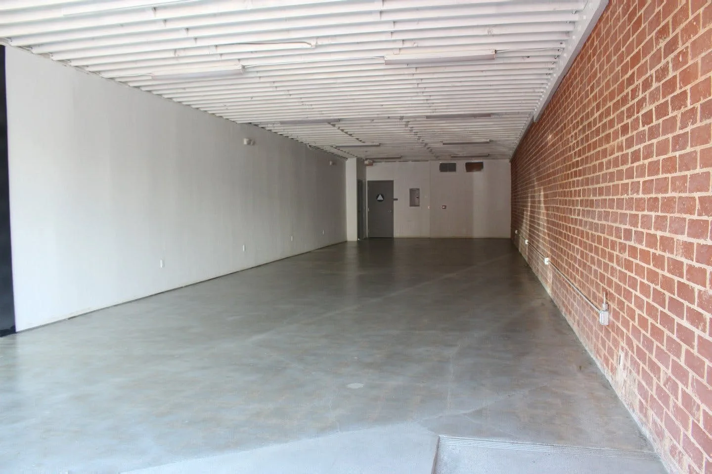 Classic Retail Space on Prime Melrose Avenue — 3