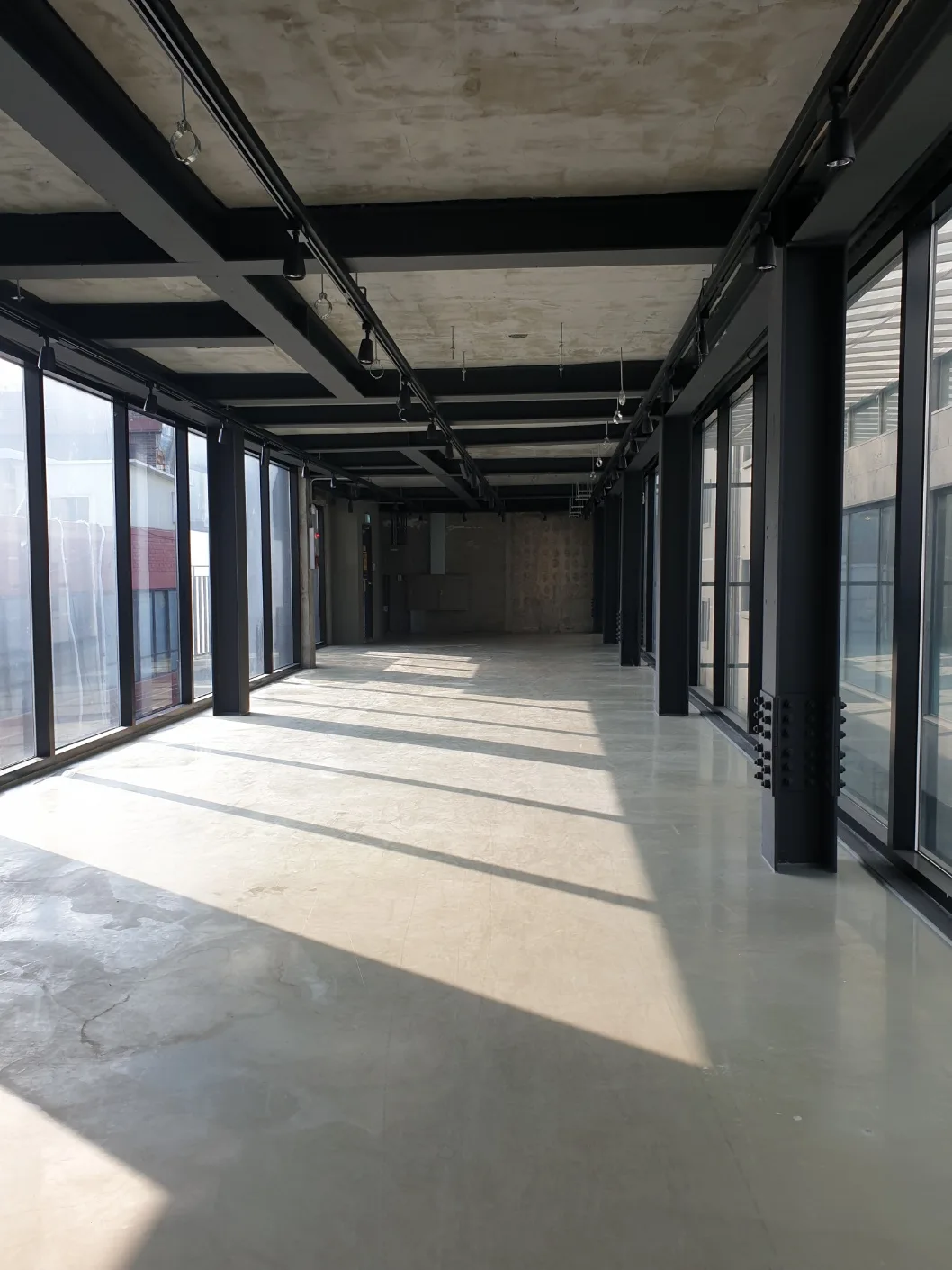 Clean Office Space Near Konkuk University Station, 350 sqm, retail activation, pop-up rental in Dongil-ro 20-gil, second int…