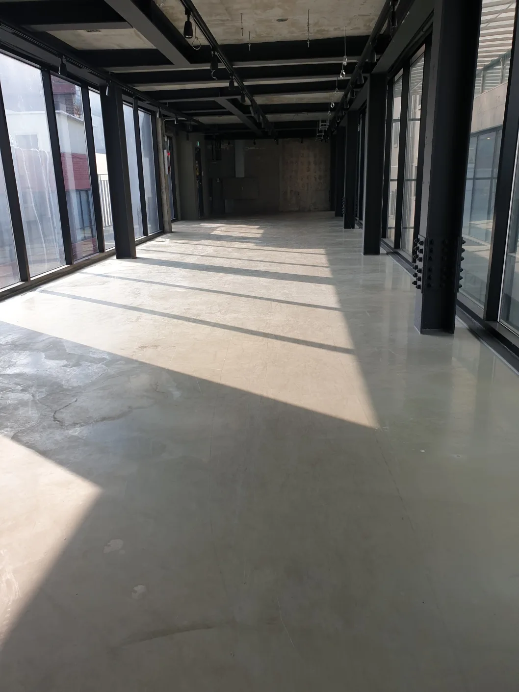 Clean Office Space Near Konkuk University Station, 350 sqm, retail activation, pop-up rental in Dongil-ro 20-gil, third inte…