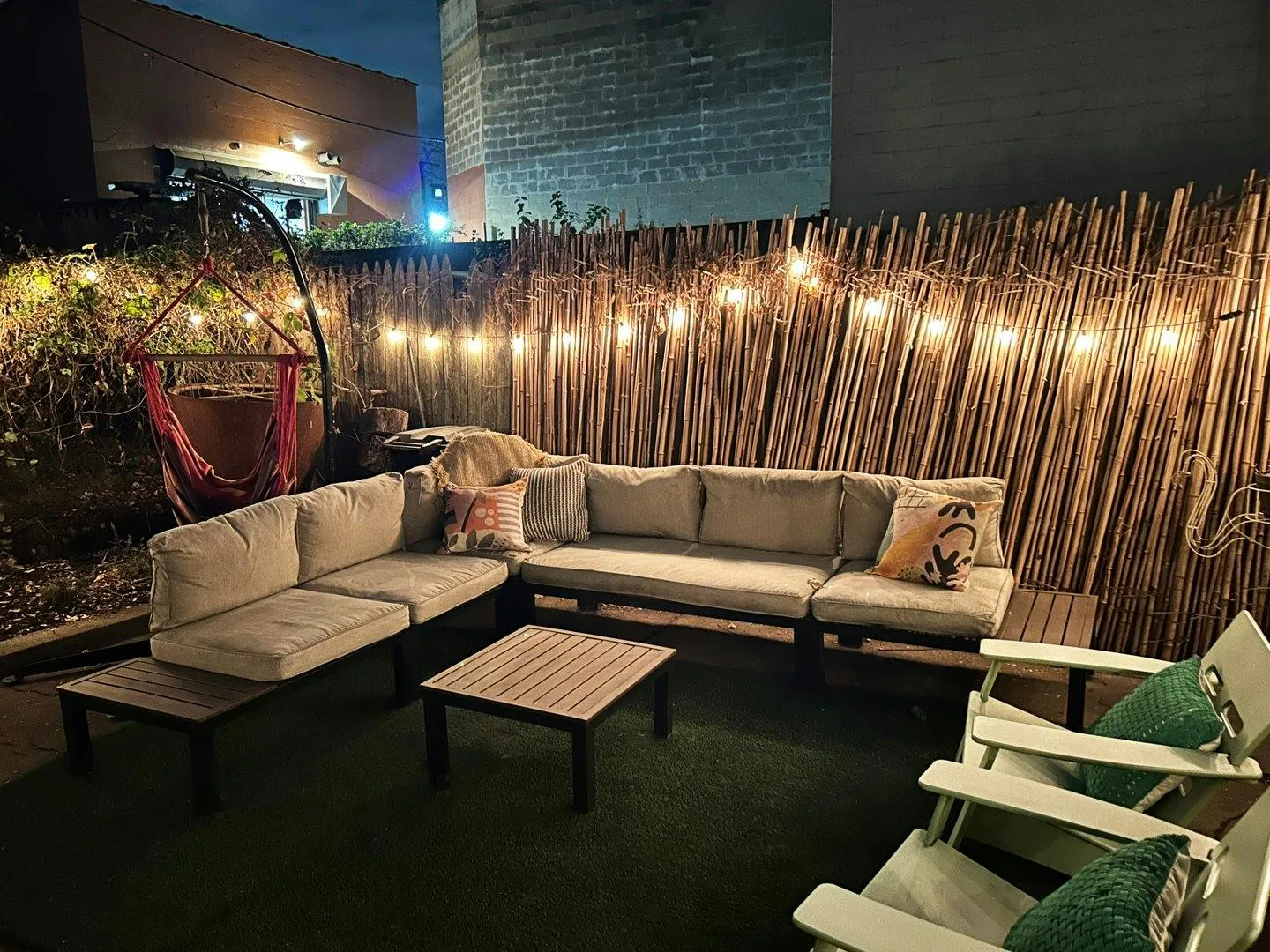 Colorful Spacious Garden Apartment in Red Hook, Brooklyn — 2