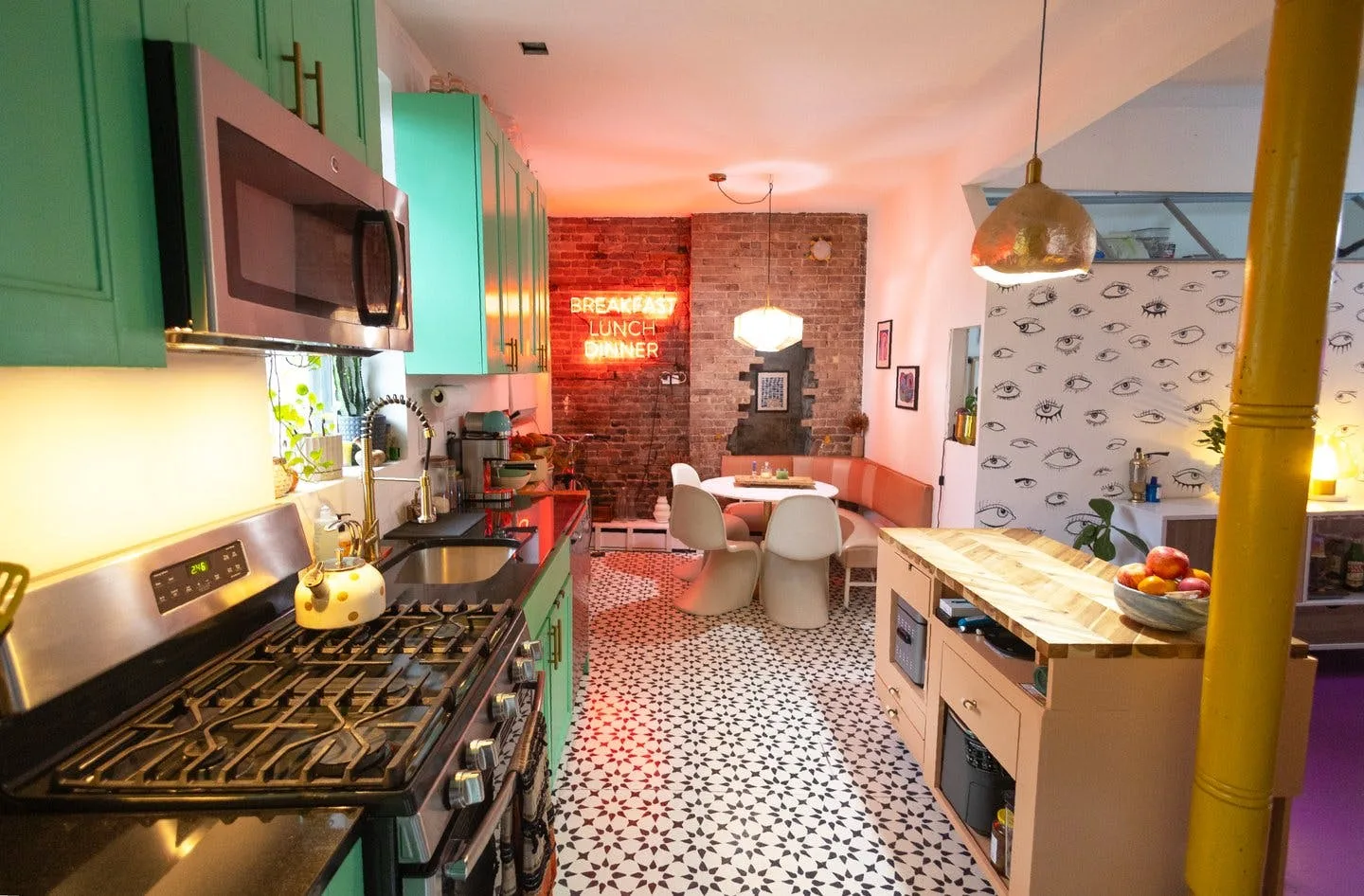 Colorful Spacious Garden Apartment in Red Hook, Brooklyn — 3