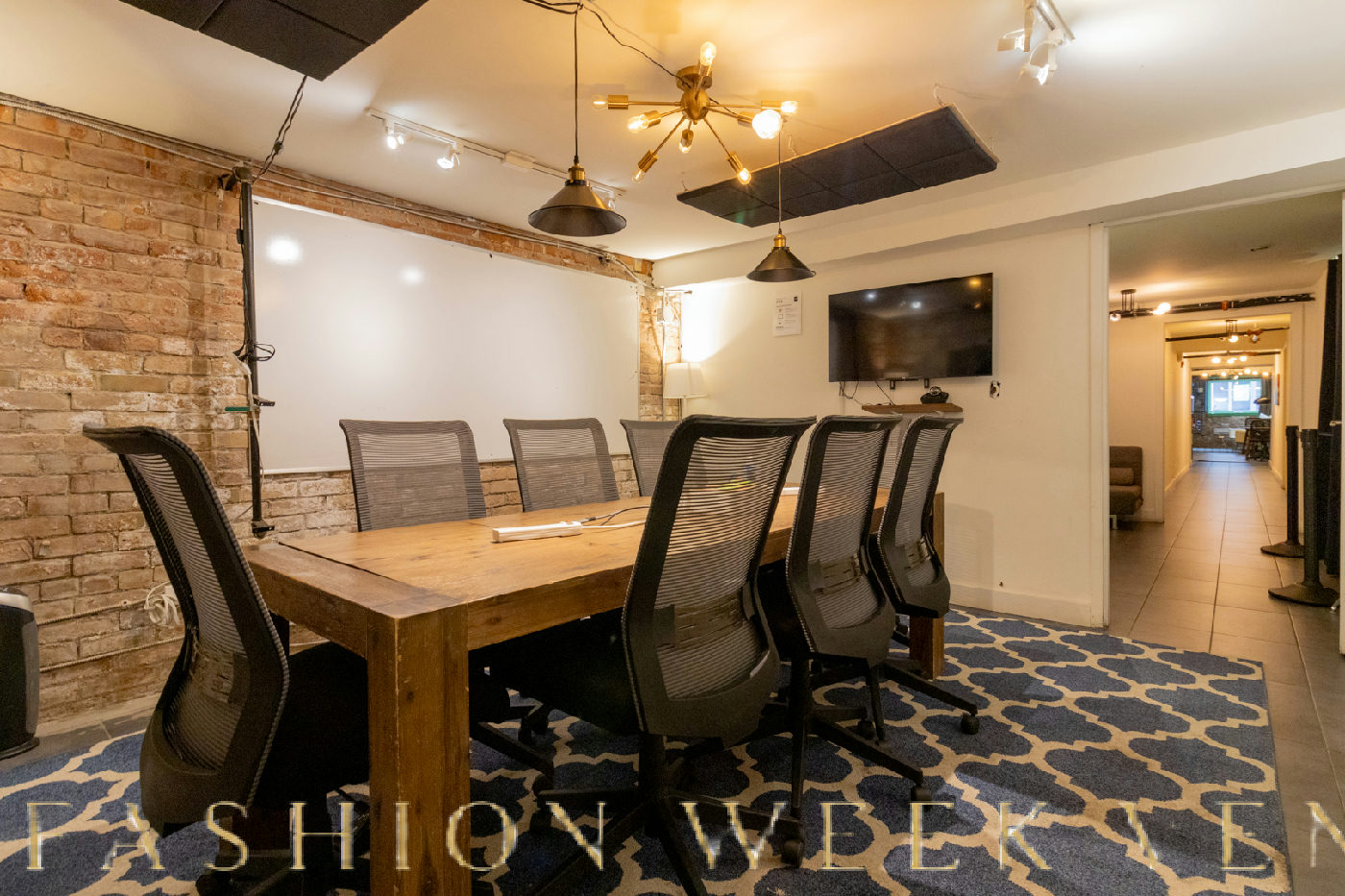 Comfortable Meeting Room for 10 with Presentation Equipment, 37 sqm, corporate event, pop-up rental in Toronto