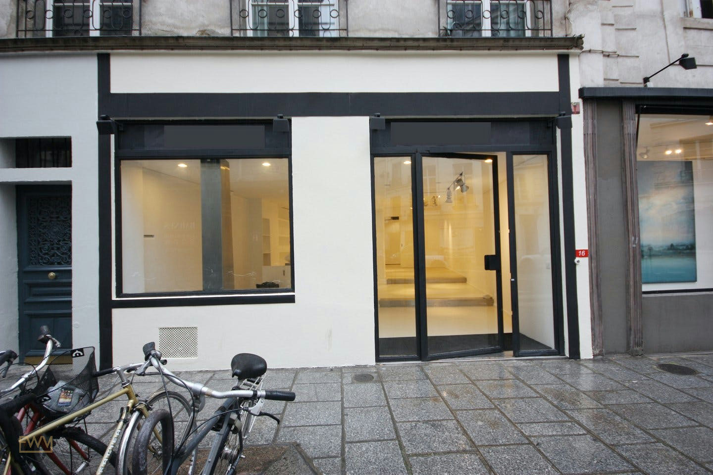 Commercial Boutique on Rue de Poitou, Paris, 90 sqm, pop up store
