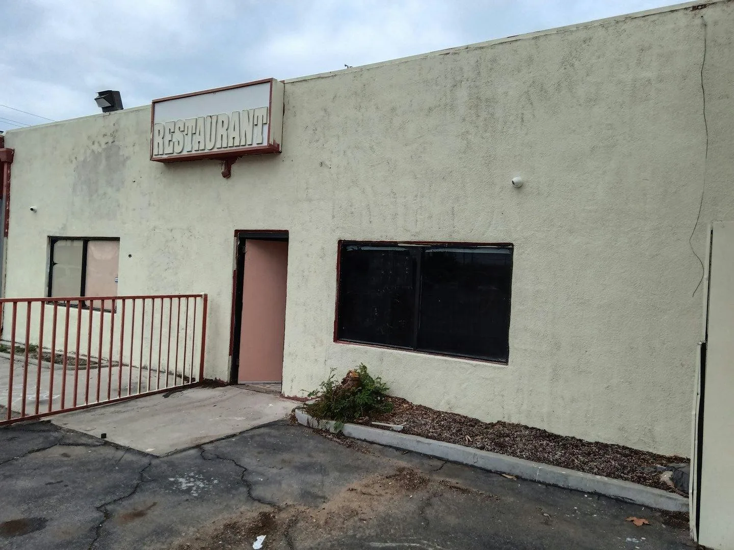 Commercial Building in Highland Plaza