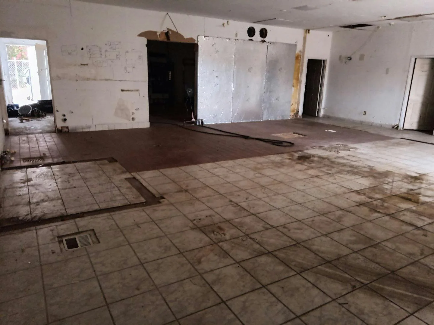 Commercial Building in Highland Plaza — 3