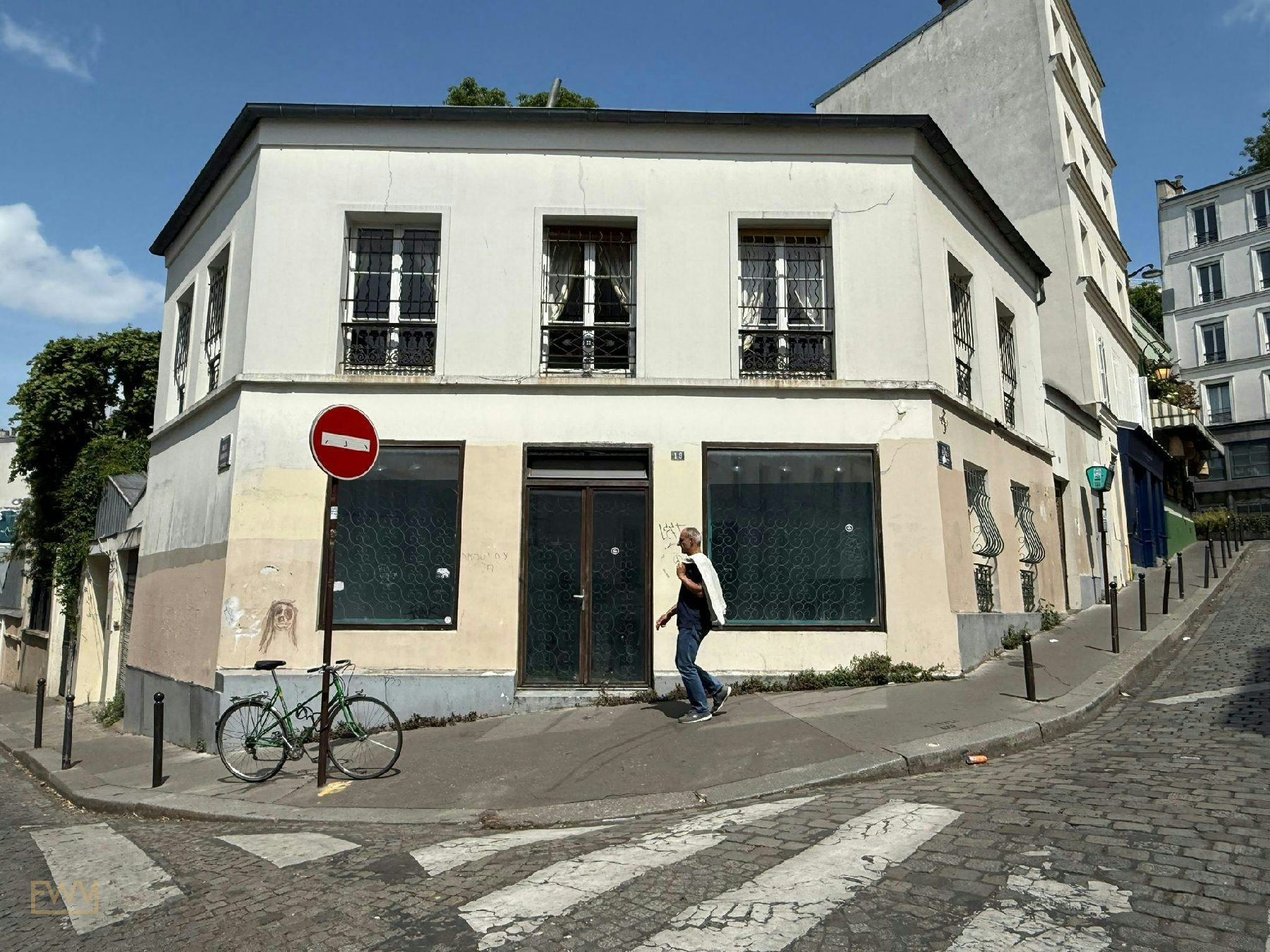 Commercial Corner Space in Butte Montmartre, Paris, 20 sqm, pop up store