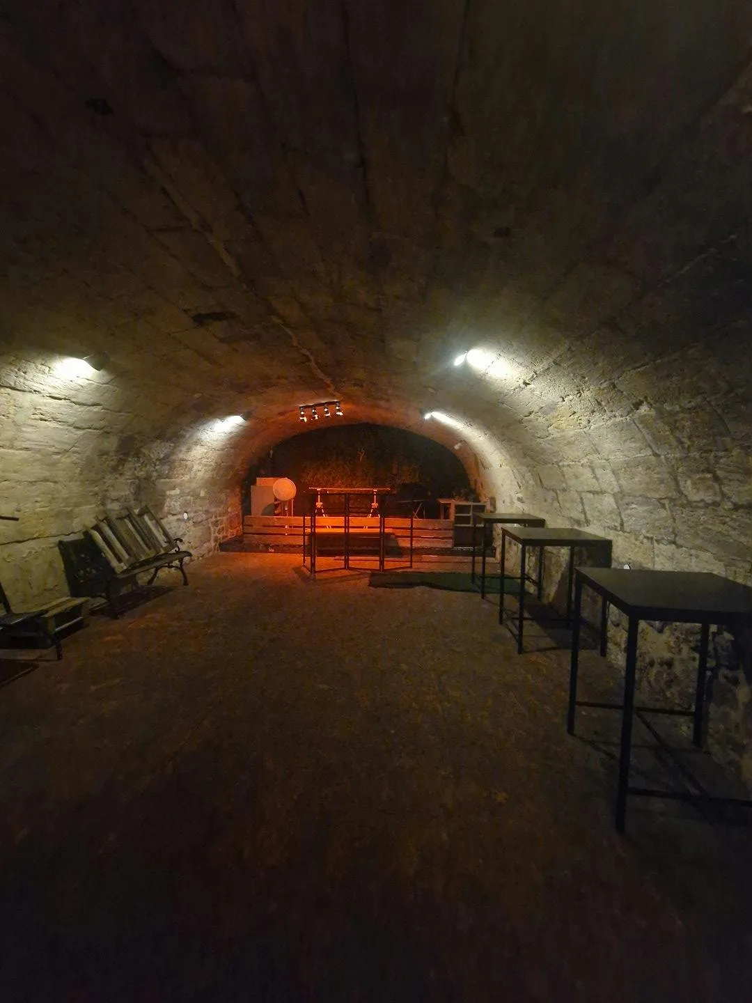 Commercial Event Space with Cellar in Bordeaux — 5