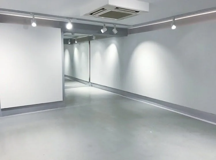 Commercial Gallery on Avenue de la Porte des Ternes — 2