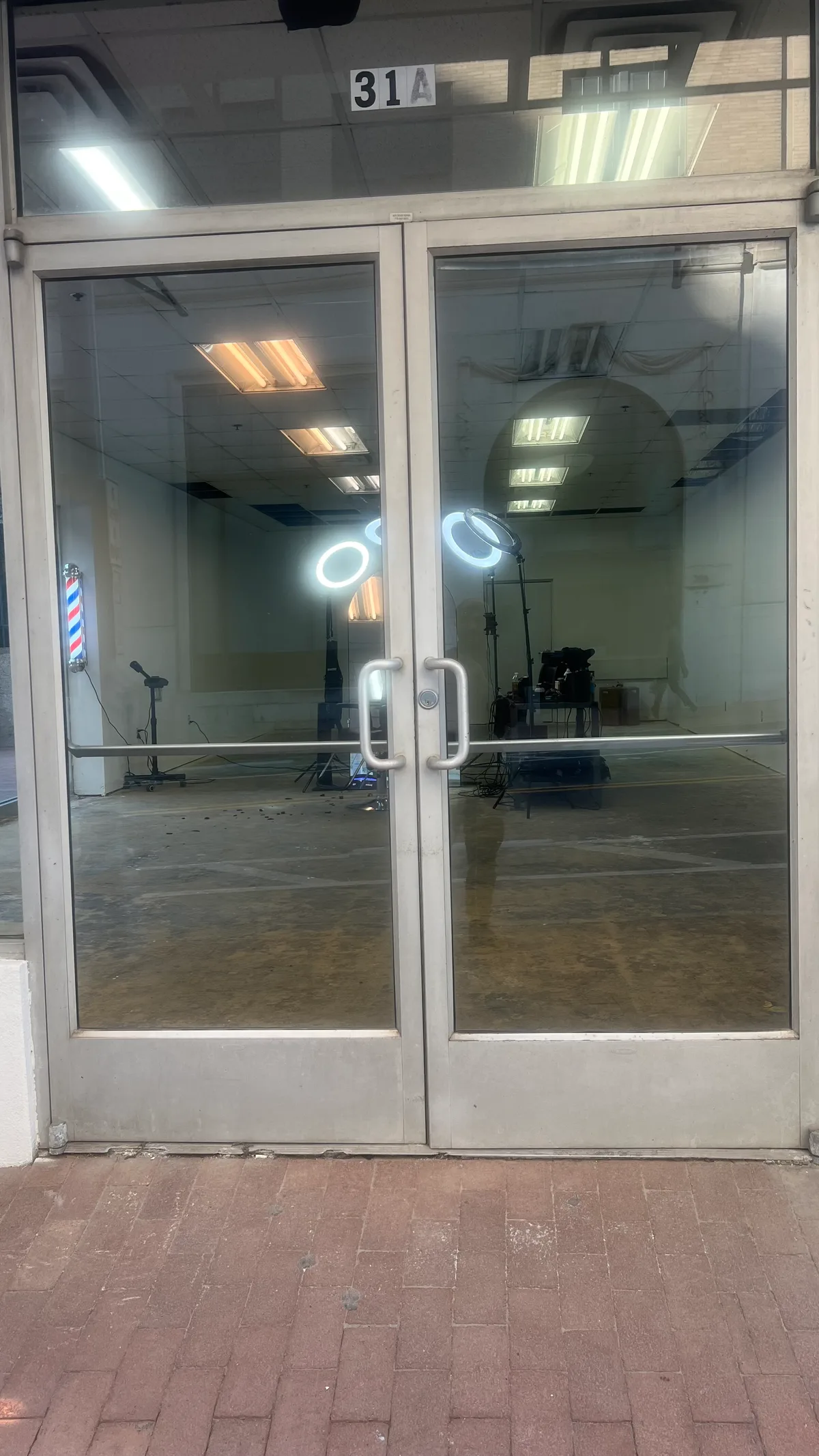 Commercial Loft Space Near Mercedes Benz Stadium, 112 sqm, showroom presentation, pop-up rental in Atlanta, third interior v…