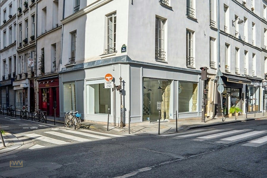 Commercial Retail Space on Rue de Turenne, Le Marais, 105 sqm, pop up store in Paris