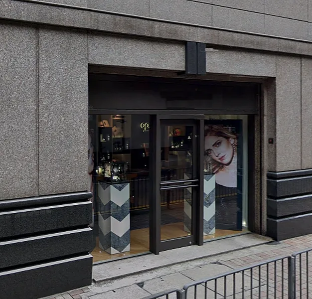 Commercial Shop Available for Lease on Queen's Road Central, 67 sqm, pop up store in Hong Kong, second interior view
