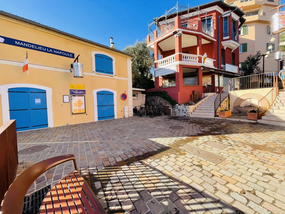 Commercial Space in La Napoule Village Near Cannes, 120 sqm, retail activation, pop-up rental in Mandelieu-la-Napoule, secon…