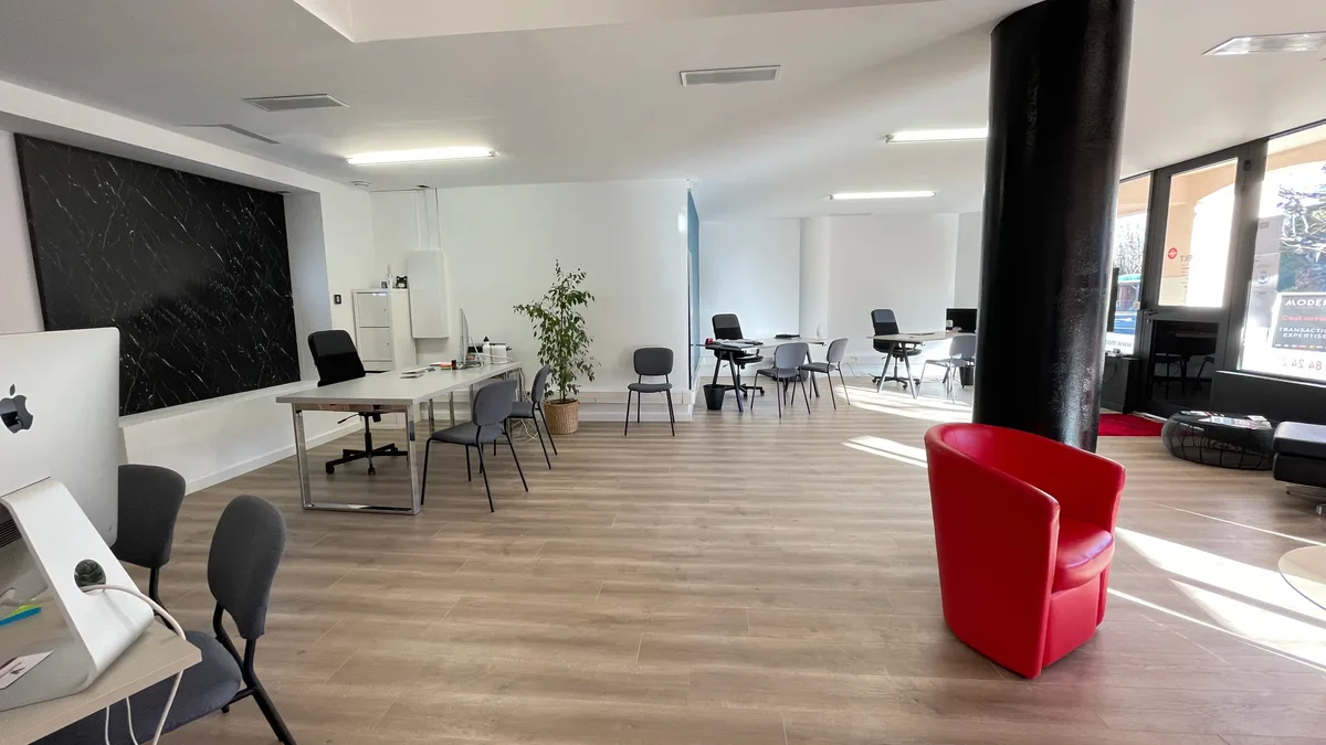 Commercial Space in La Napoule Village Near Cannes, 120 sqm, retail activation, pop-up rental in Mandelieu-la-Napoule, addit…