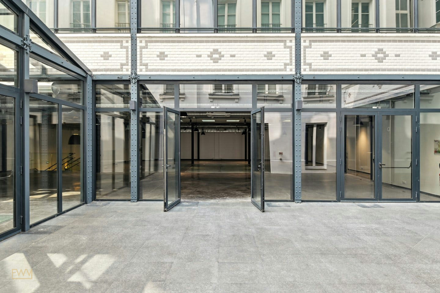 Commercial Space in Paris 1st Arrondissement near Saint-Honore, 960 sqm, pop up store