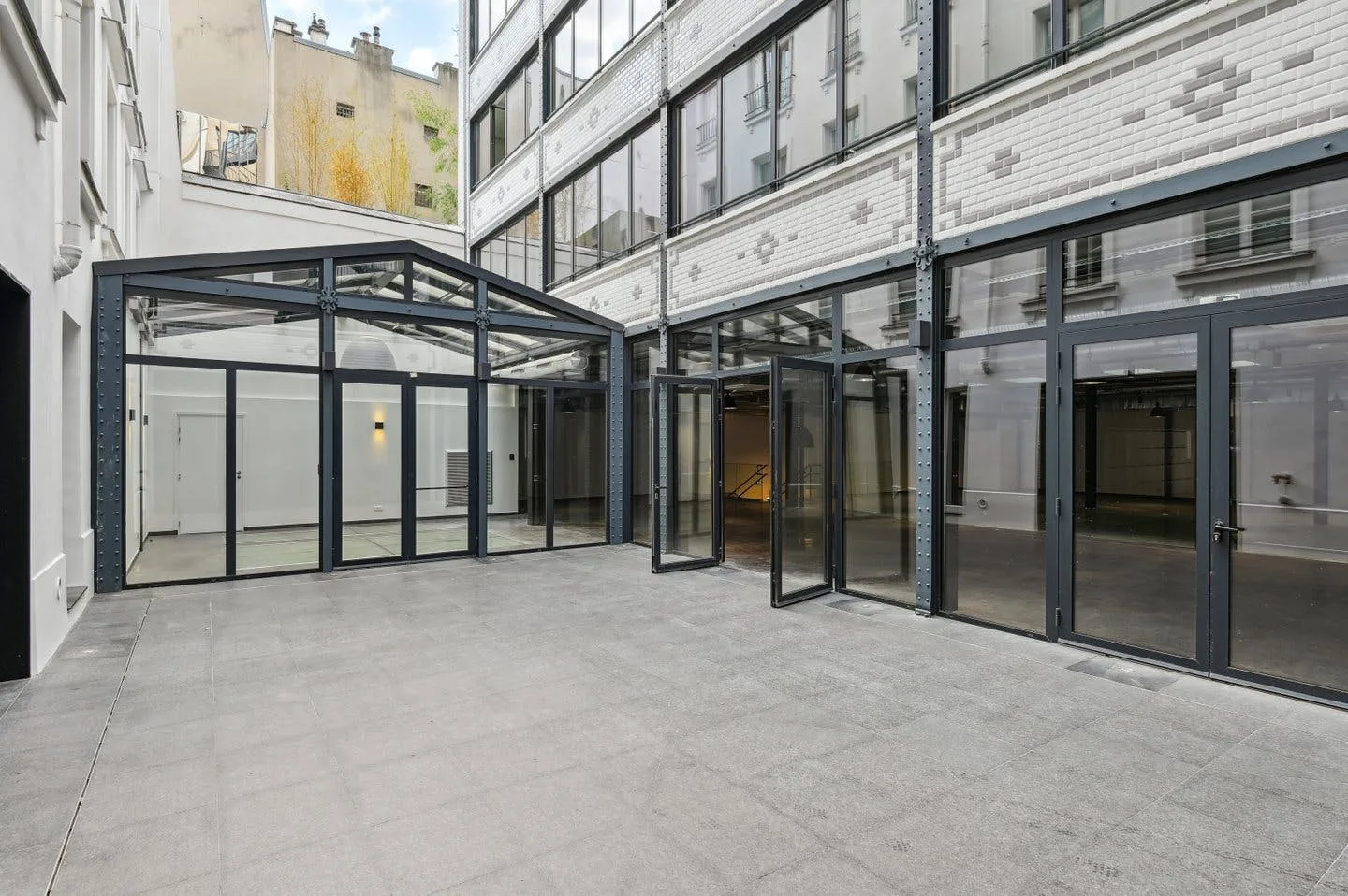 Commercial Space in Paris 1st Arrondissement near Saint-Honore — 2