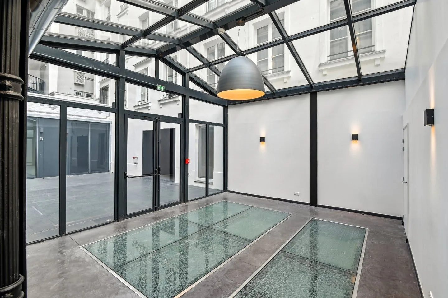 Commercial Space in Paris 1st Arrondissement near Saint-Honore — 4