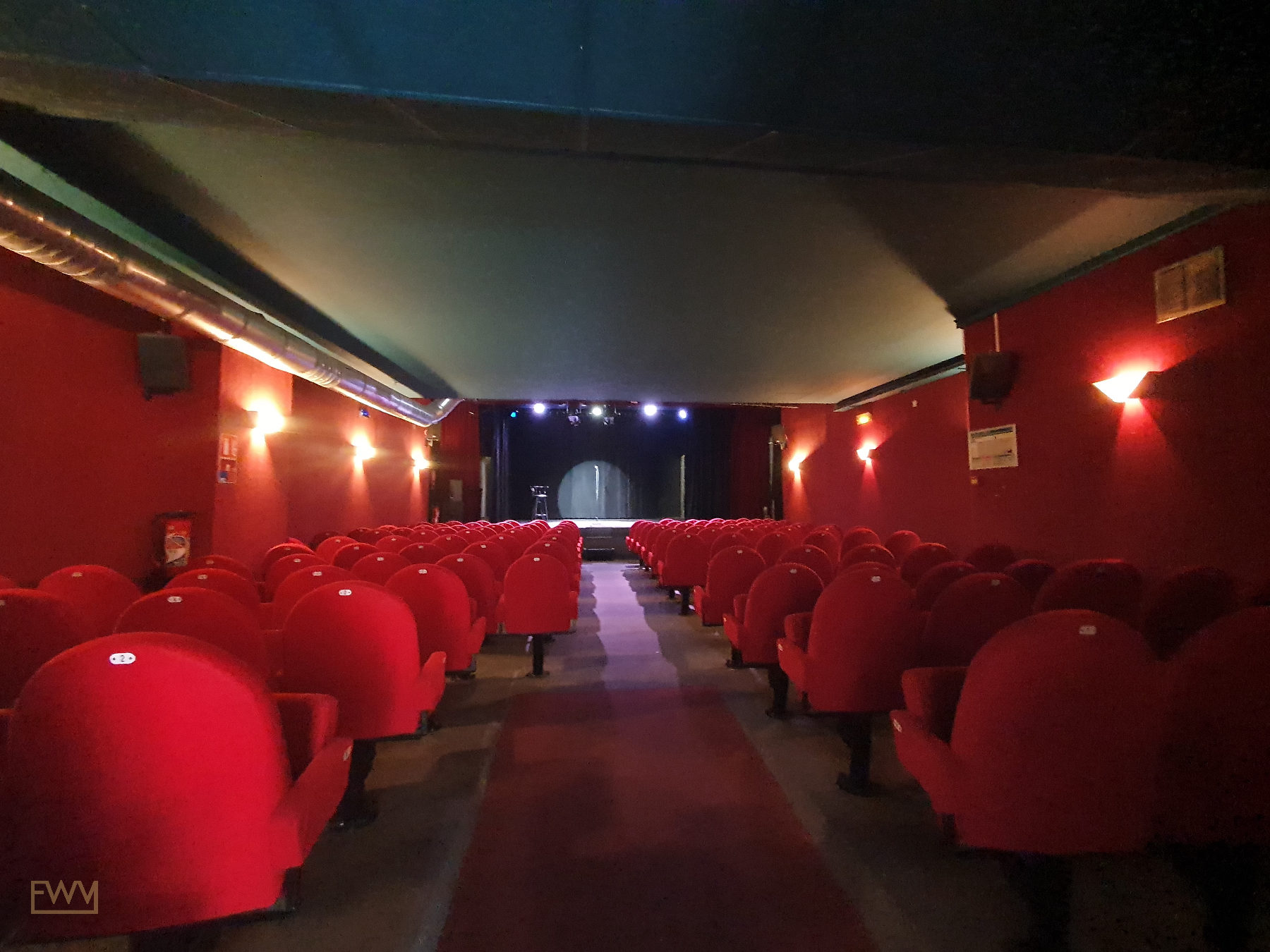 Commercial Space of Approximately 180m², showroom presentation, pop-up rental in Bordeaux, second interior view