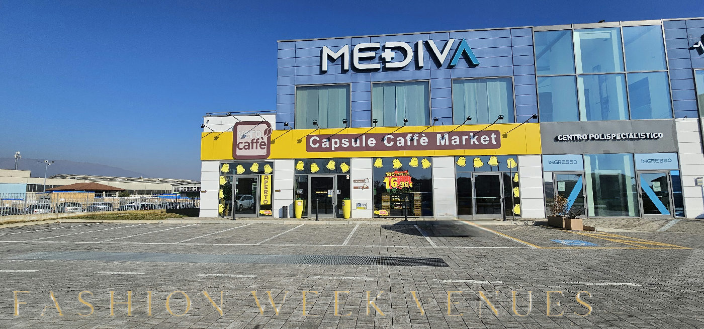 Commercial Space with Ample Parking Available, 390 sqm, pop up store in Medolago, second interior view