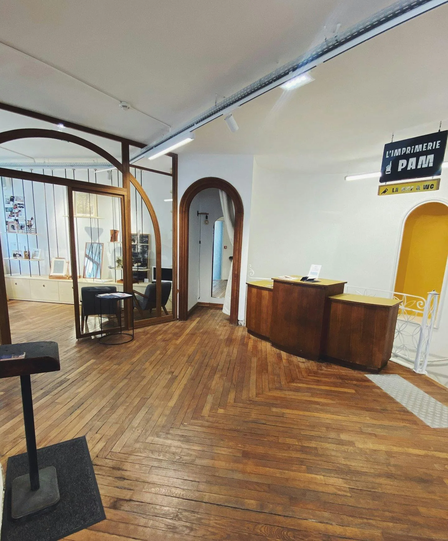 Compact Pop-up Store and Showroom in Brest