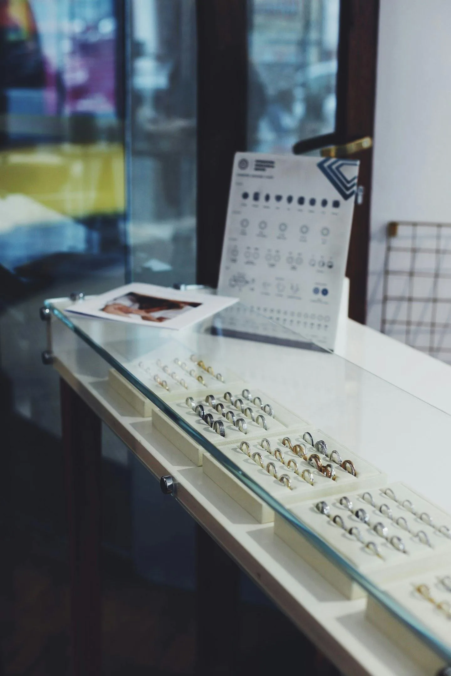 Compact Pop-up Store and Showroom in Brest — 3