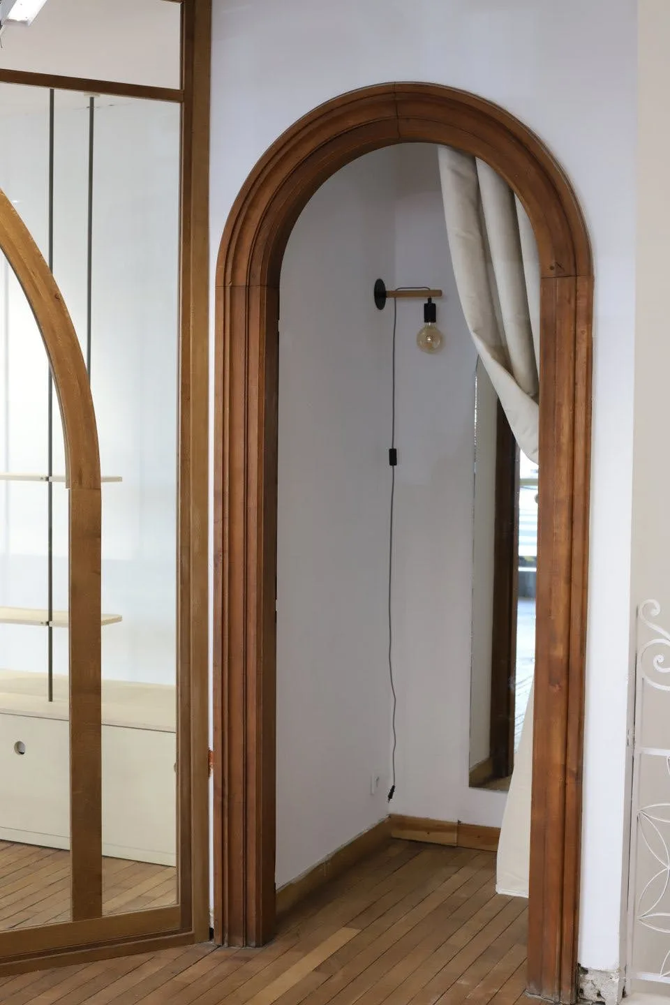 Compact Pop-up Store and Showroom in Brest — 4