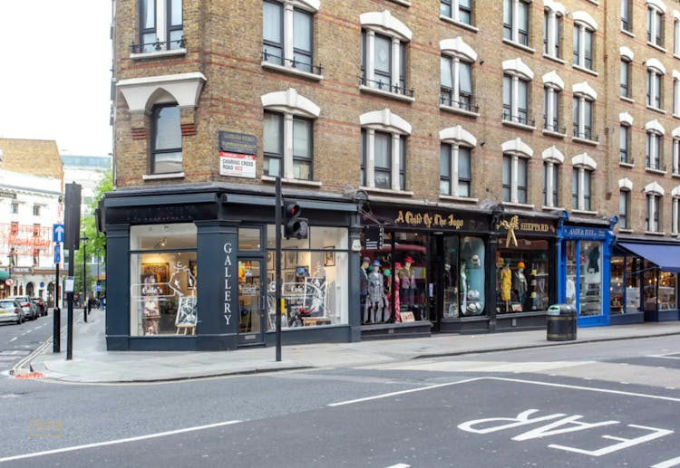 Compact Retail Space on Charing Cross Road, London, 5 sqm, pop up store