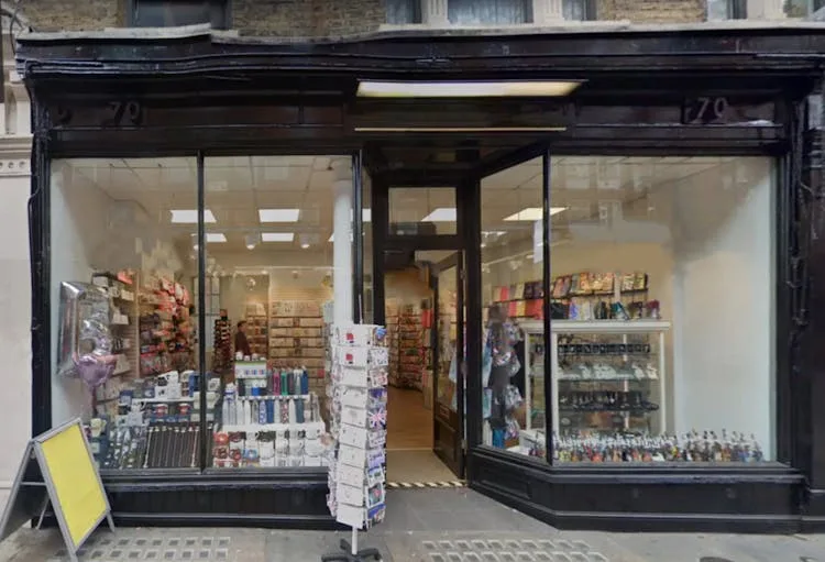 Compact Retail Space on Charing Cross Road, London — 4