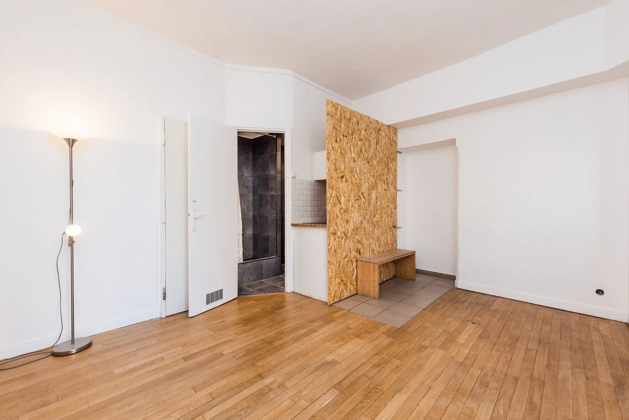 Compact Showroom in the Upper Marais, Paris — 2