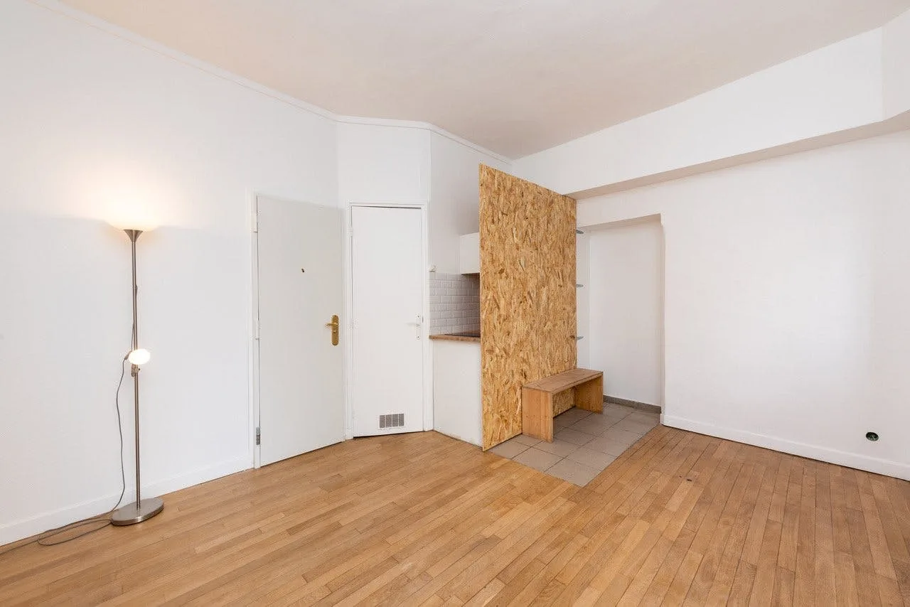 Compact Showroom in the Upper Marais, Paris — 3