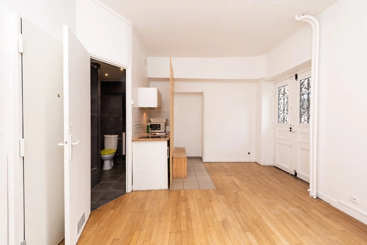 Compact Showroom in the Upper Marais, Paris — 4