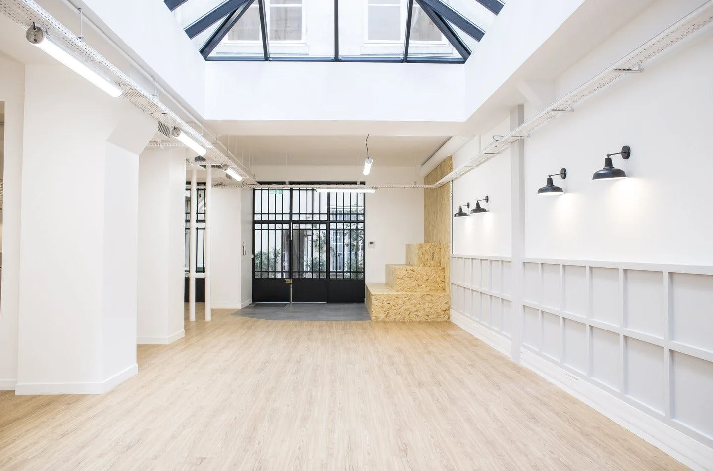 Contemporary 350 sqm Renovated Studio in Le Haut Marais — 5